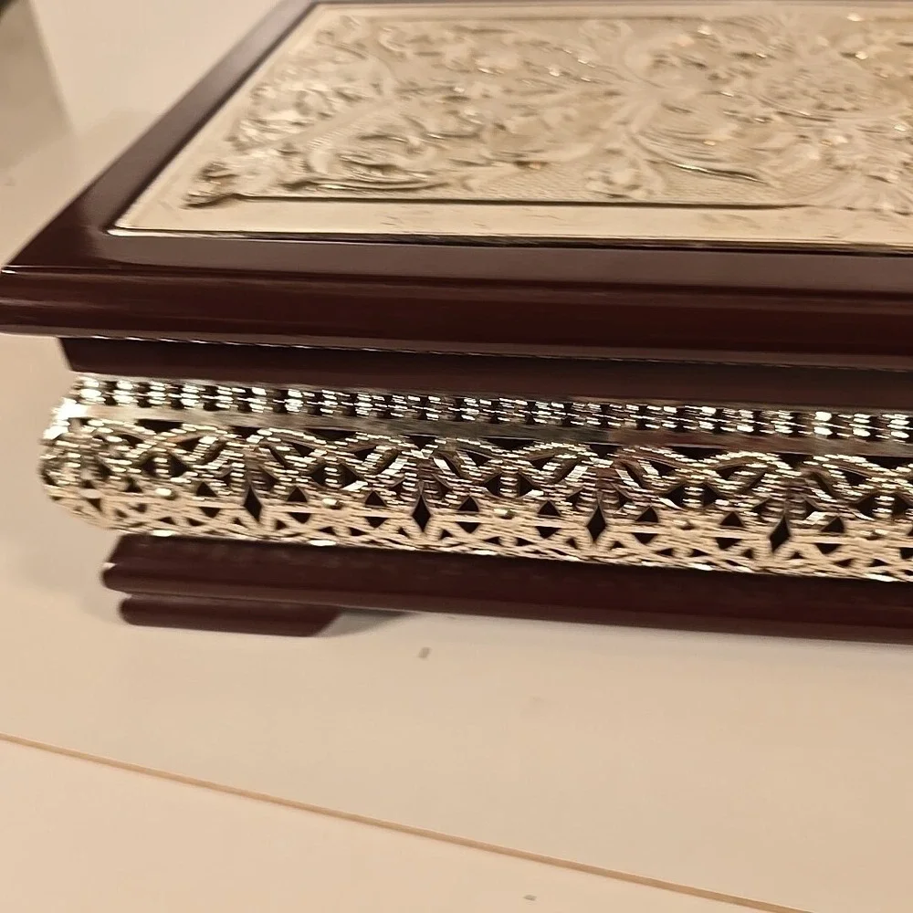 Royal‎ England Intricate Metal Flower Design On Wood Jewelry/trinket Box 12x8x4